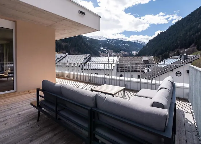 Taja Paznaun Penthouse アパート ゼー