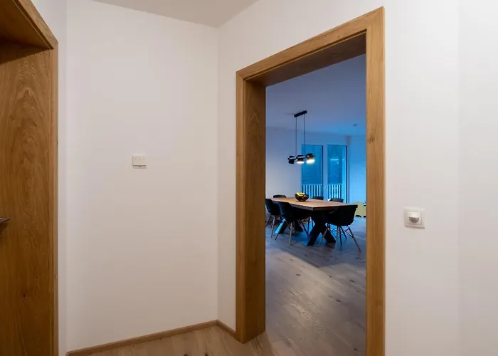 Taja Paznaun Penthouse アパート