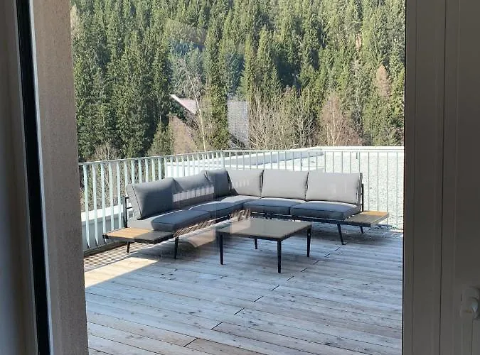 Taja Paznaun Penthouse アパート ゼー