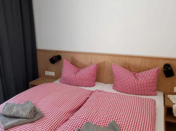 Taja Paznaun Penthouse アパート