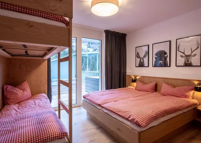 Taja Paznaun Penthouse アパート ゼー