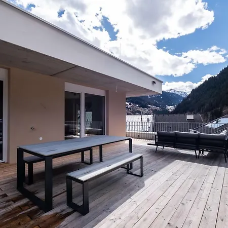 Taja Paznaun Penthouse Daire *